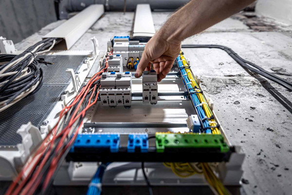 Tramitación Líneas de Media y Alta Tensión · Ingeniería · Ingenieros Técnicos Elche de la Sierra